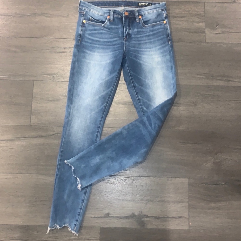 Blank NYC Skinny Classique Cropped Frayed/Jagged Hem Size 28 Medium Wash - Picture 5 of 15
